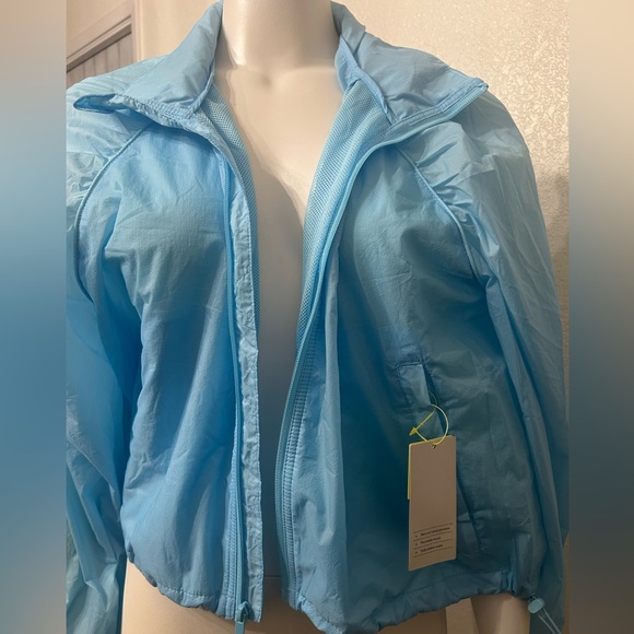 All In Motion Women's Cropped Hooded Wind-Resistant Windbreaker Jacket - Picture 2 of 5